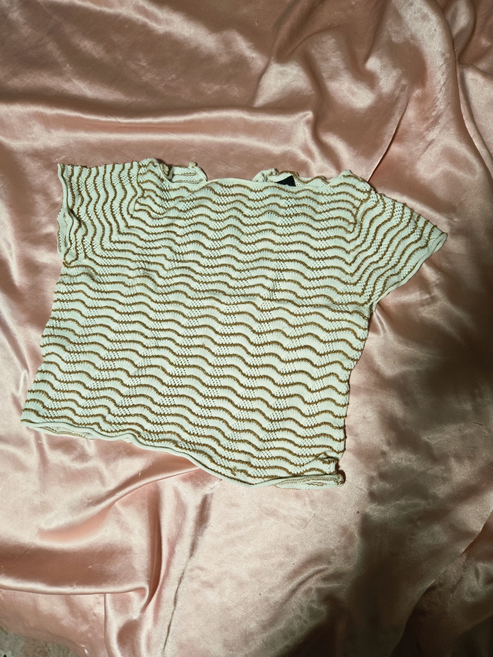 bebe White Top with Gold Wave Stripe Short Sleeve